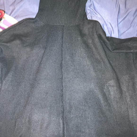 Sweater - Picture 1 of 2